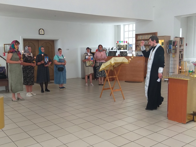 В Дубровском православном Храме во имя преподобного Паисия Величковского состоялась панихида о погибших воинах