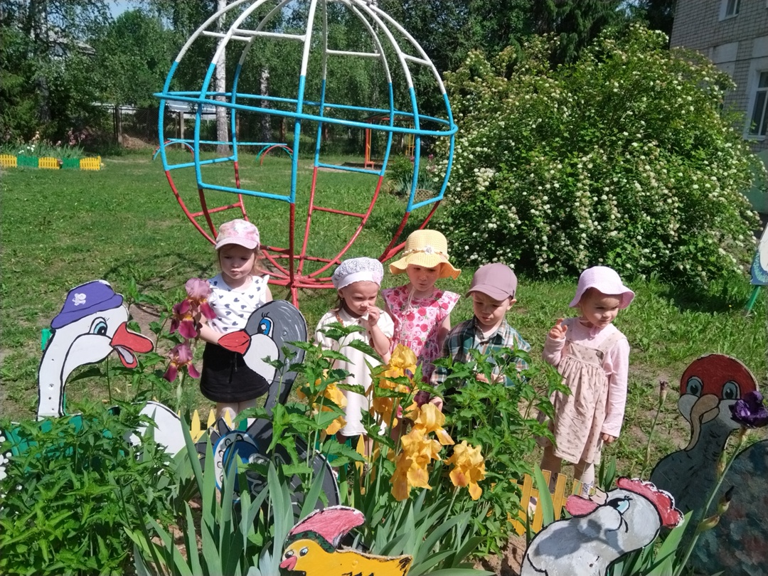 Для воспитанников Дубровского детского сада №2 прошло занятие, посвященное цветам