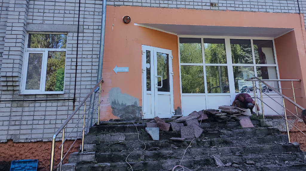 В Брянской области продолжается капитальный ремонт Выгоничской ЦРБ