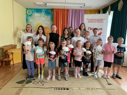 Для воспитанников Дубровского детскиого сада №4 прошло мероприятие, посвященное Дню памяти детей-жертв войны в Донбассе