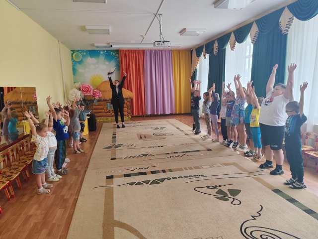 Для воспитанников Дубровского детского сада №4 прошло мероприятие «Солнце, воздух и вода – наши лучшие друзья!»