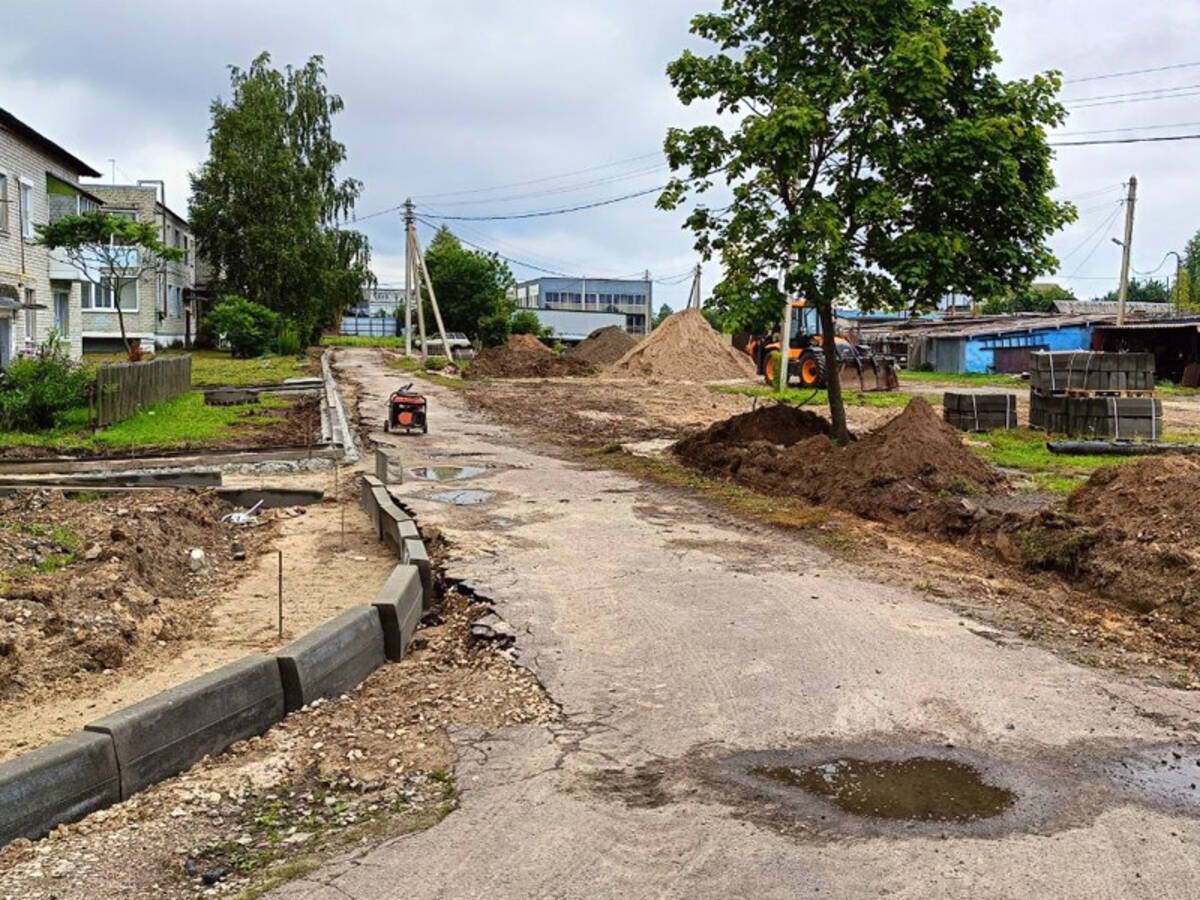 В Суземке благоустраивают две дворовые территории