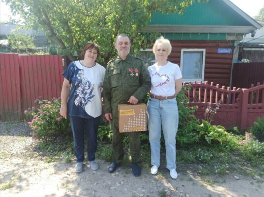 Ветеран СВО Андрей Конончук из Стародуба получил трость «Робин»