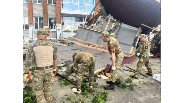 Последствия урагана в Климово ликвидируют бойцы «БАРС-Брянск»