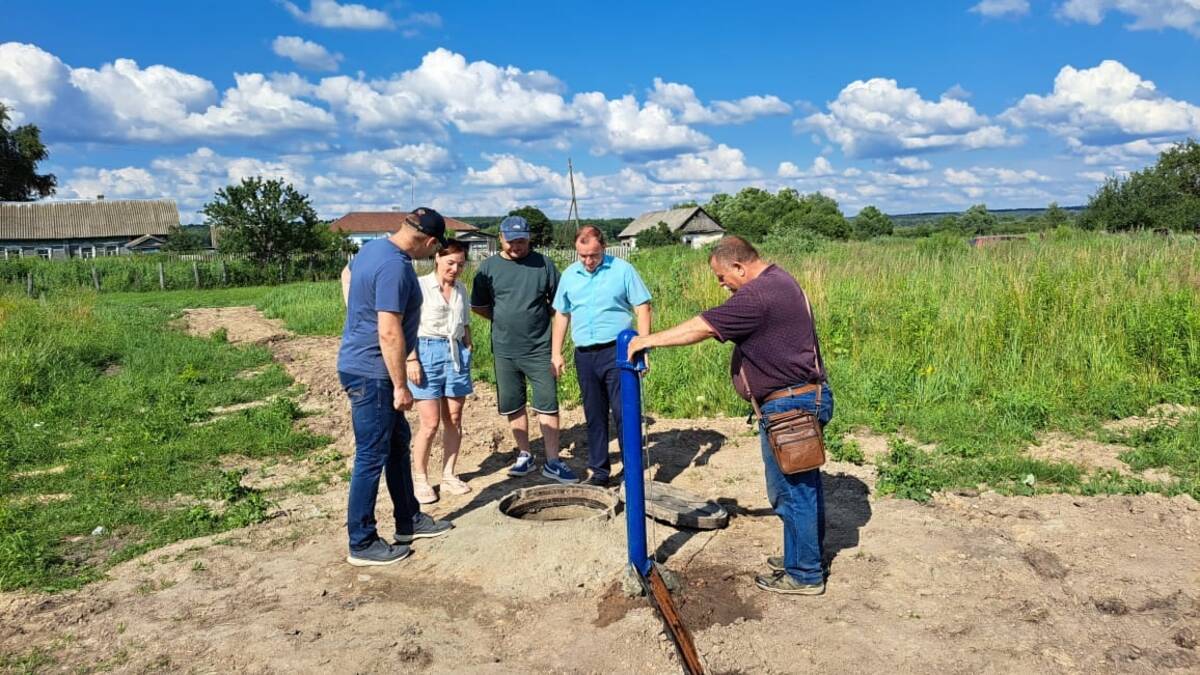 В поселке Радогощь Комаричского района завершается ремонт водопровода