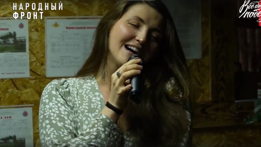 Актрисы драмтеатра выступили для военнослужащих