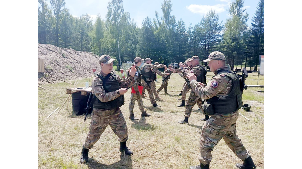 Бойцы «БАРС-Брянск» осваивают приёмы ножевого боя