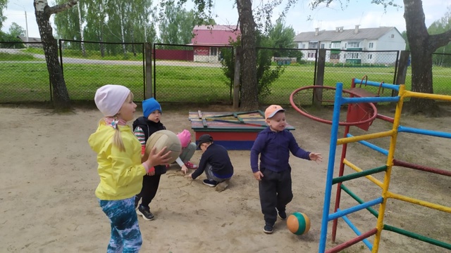 Для воспитанников Дубровского детского сада №2 состоялся «День мяча»