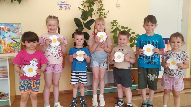 Для воспитанников Дубровского детского сада № 2 прошли беседы, посвященные Дню семьи, любви и верности