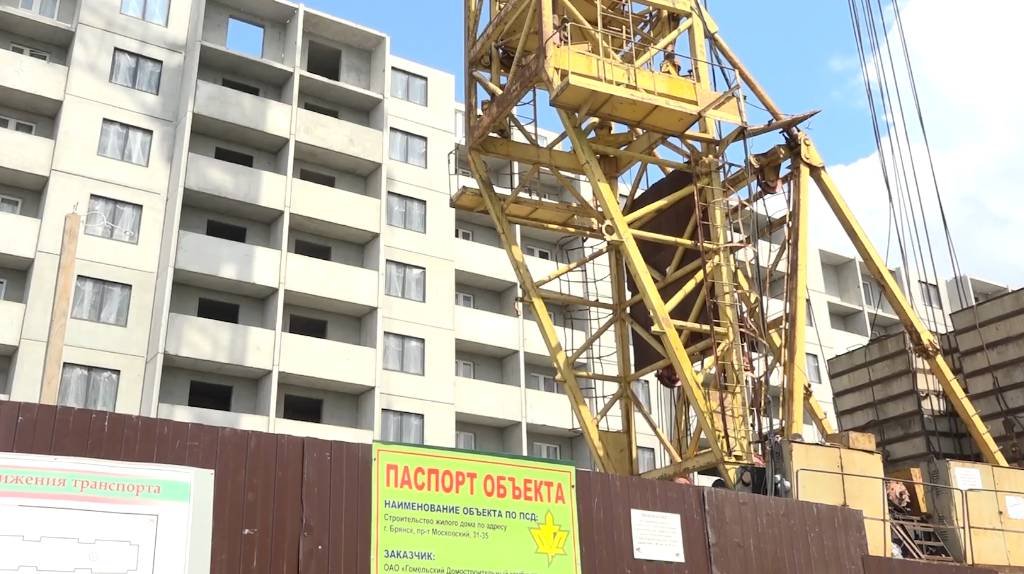 Белорусские строители возводят второй многоквартирный дом в Брянске