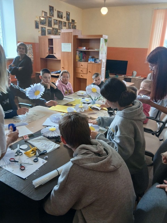 В ГБУ ККСОН Дубровского района состоялся мастер-класс по изготовлению ромашки-веера