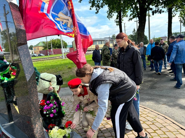 Активисты Движения Первых Дубровского района приняли участие в митинге, посвященном Дню ветеранов боевых действий