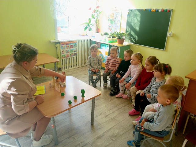 Сказка «Три поросёнка»: радость и эмоции воспитанников Дубровской № 1 СОШ