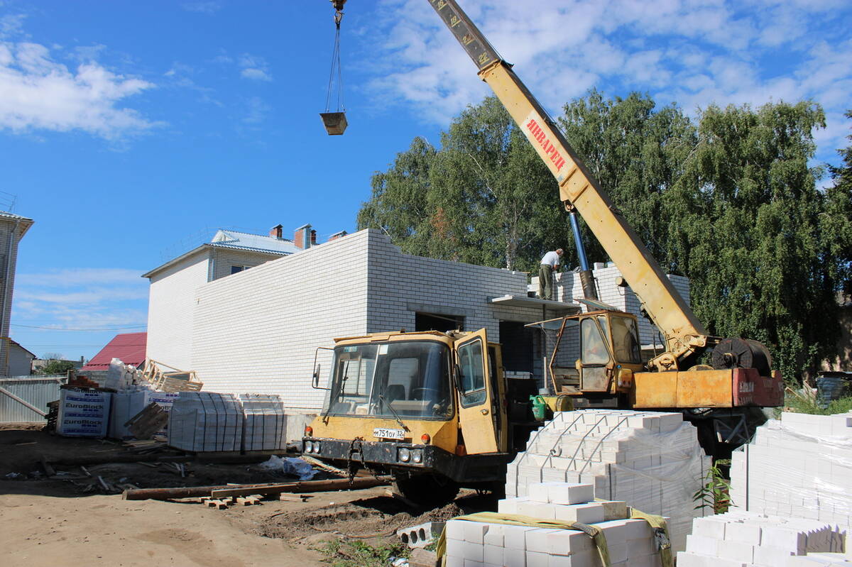 В Стародубе Брянской области продолжается строительство домов для детей-сирот