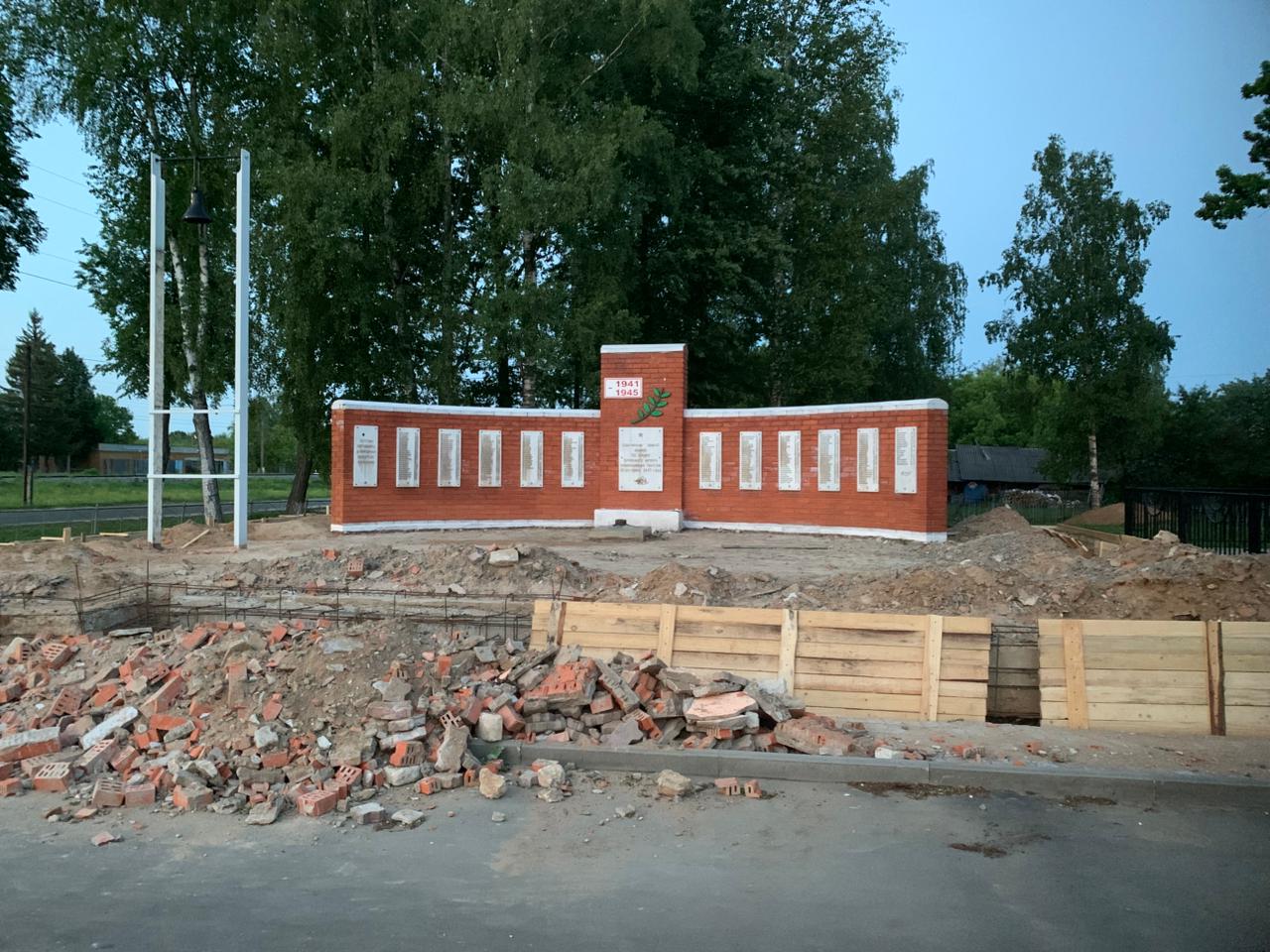 В Дубровке благоустраивается мемориал Славы