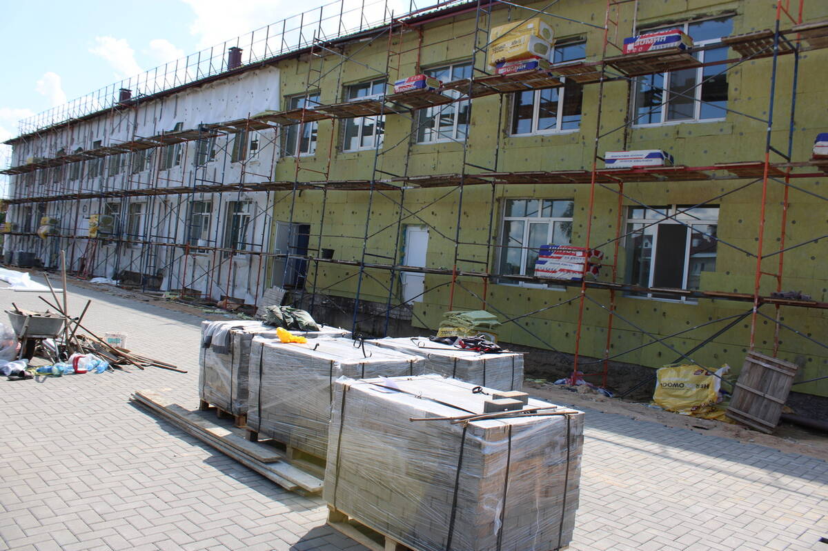 В Стародубском округе продолжается капремонт детского сада