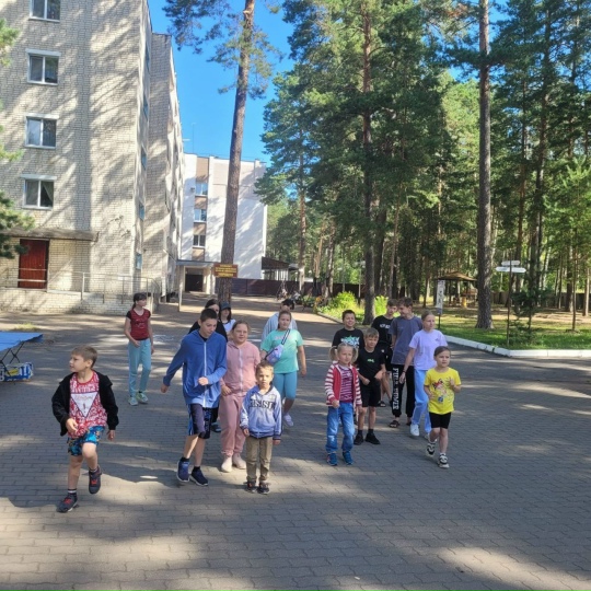 Воспитанники ГБУ КЦСОН Дубровского района приняли участие в спортивном празднике «Веселые старты»