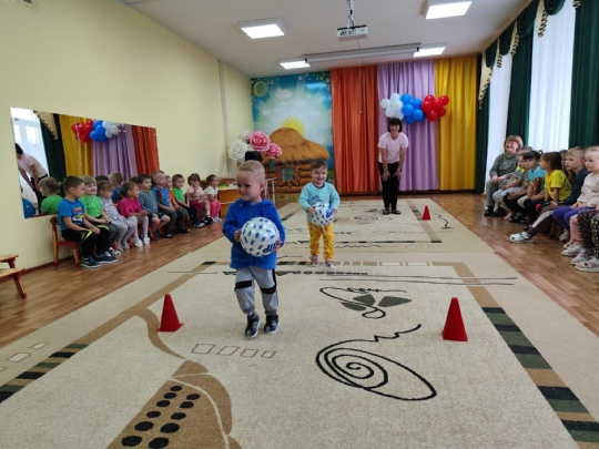 Для воспитанников Дубровского детского сада № 4 состоялся спортдосуг «Весёлые старты»