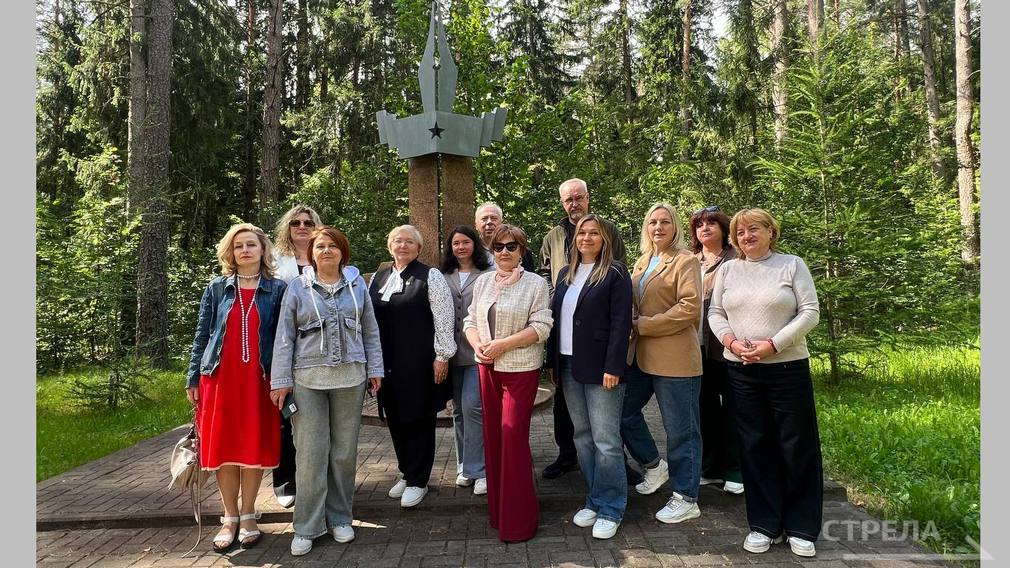 Под Брянском у памятника военным журналистам состоялась акция в честь 84-летия выхода газеты «На разгром врага»