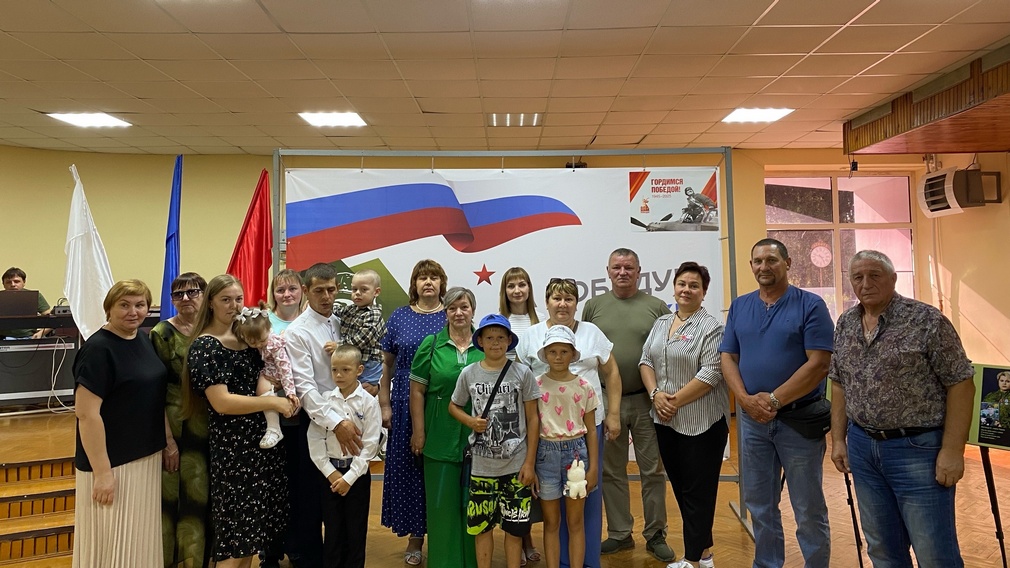 В Брасовском районе открылся клуб поддержки участников спецоперации и их семей «С заботой о СВОих»