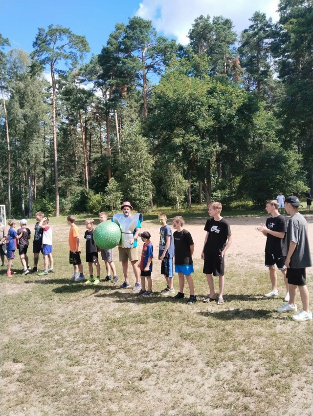 Воспитанники ГБУ КЦСОН Дубровского района приняли участие в игре «Комический футбол»