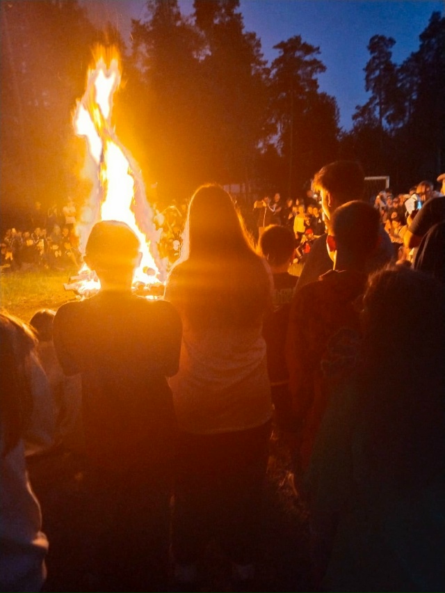 Воспитанники ГБУ КЦСОН Дубровского района приняли участие в закрытии смены в детском лагере