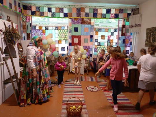 В СП » Рековичский СДК» прошло мероприятие «Как на Яблочный на Спас приглашаем в гости вас»