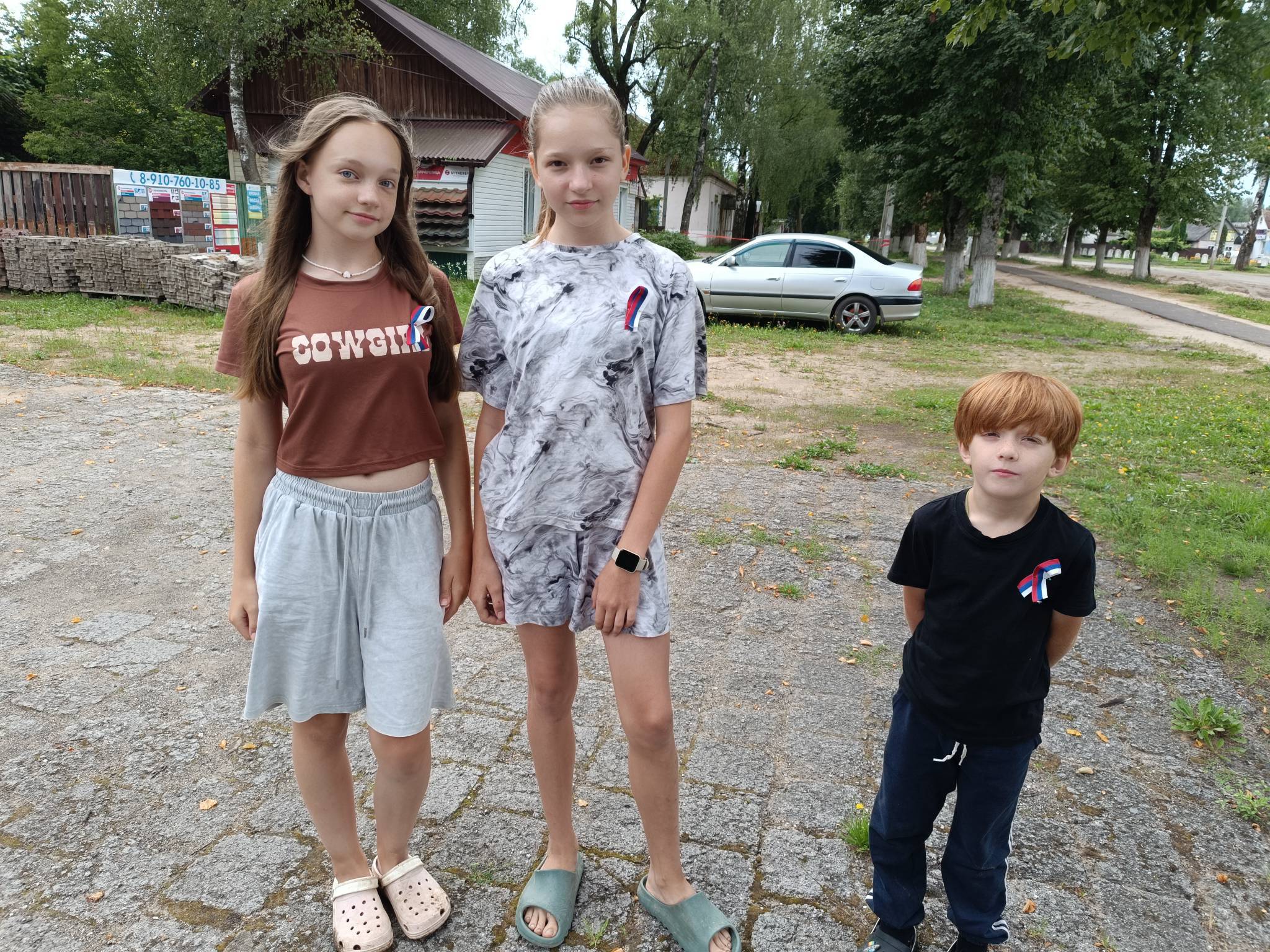 В поселке Сеща прошла уличная акция «Российский гордый триколор»