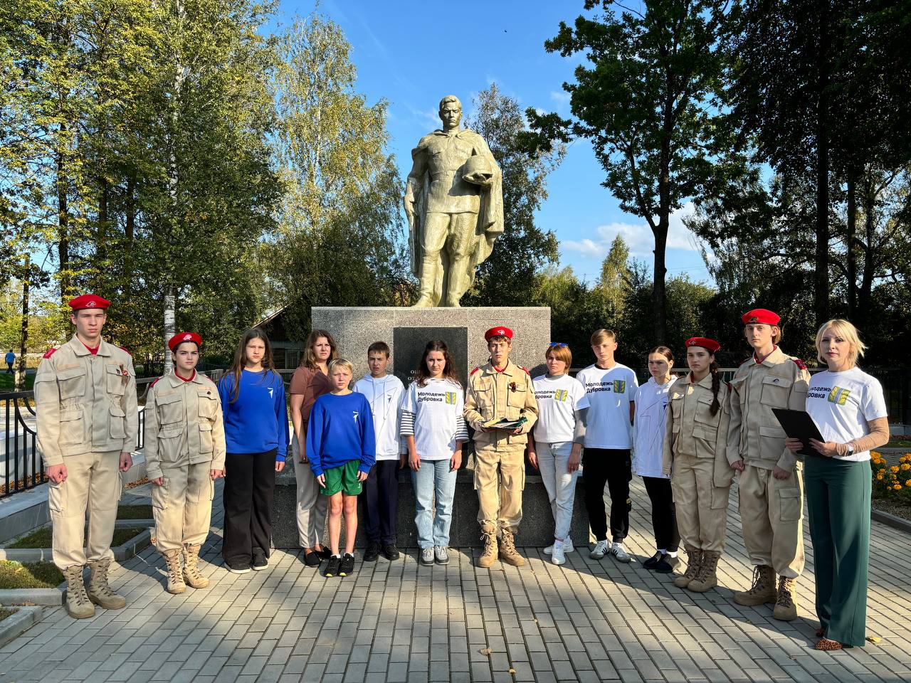 “Герои никогда не умирают, Герои в нашей памяти живут!”