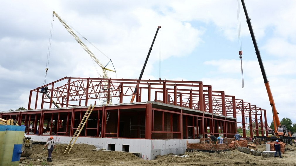 В Трубчевском районе появится спортивный комплекс с бассейном