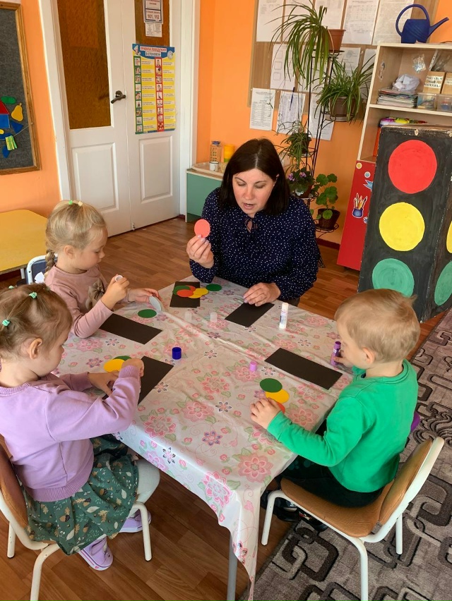 Для воспитанников Дубровского детского сада № 4 прошло занятие, посвященное профилактике детского дорожно-транспортного травматизма