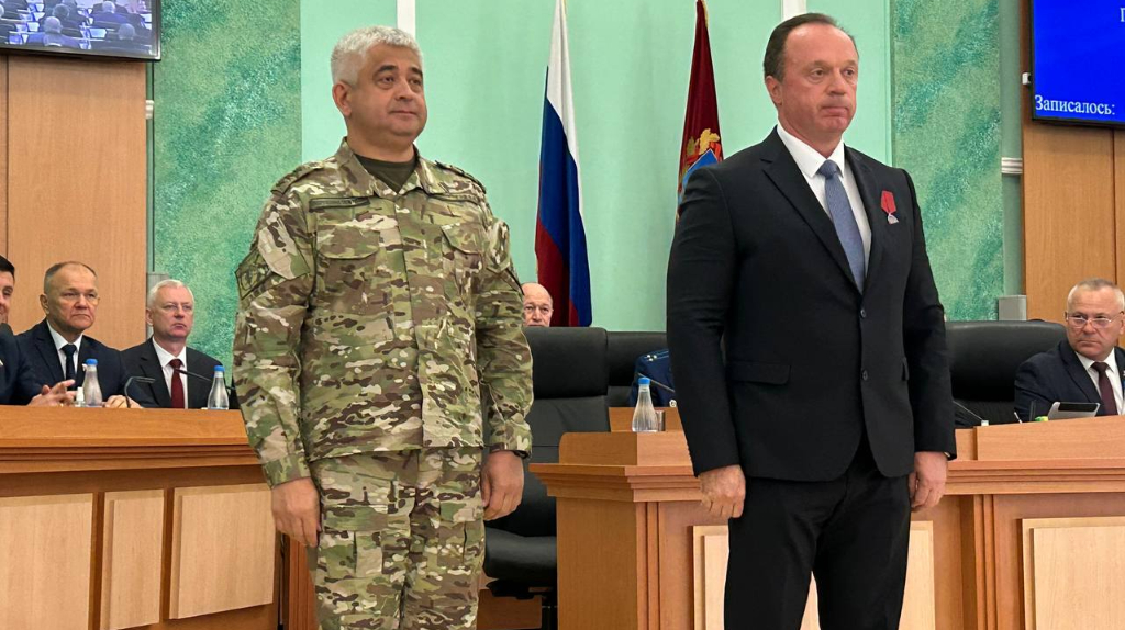 Государственную награду вручили первому командиру бригады «БАРС-Брянска» Сергею Антошину