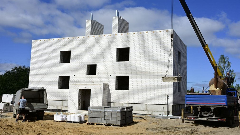 В Сураже для детей-сирот возводятся 2 дома