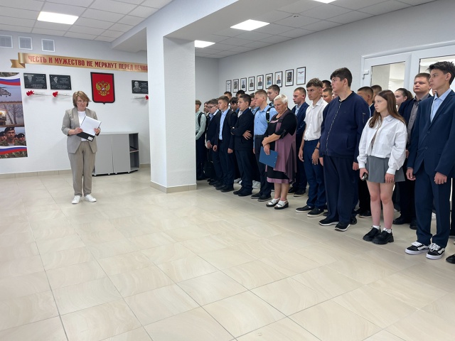 В Дубровской №2 СОШ прошел экспресс-митинг, посвященный Дню солидарности в борьбе с терроризмом