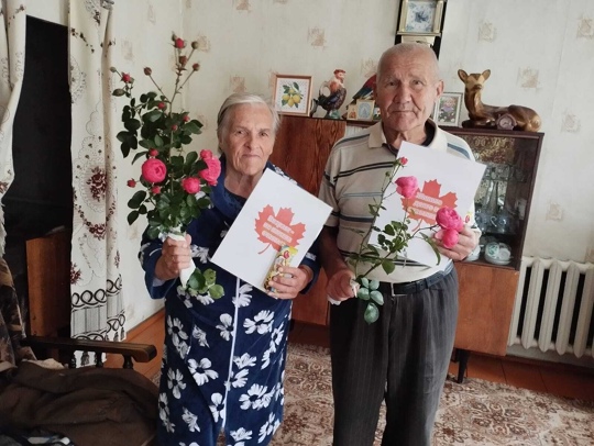 Сотрудники Пеклинского СДК поздравили граждан пожилого возраста