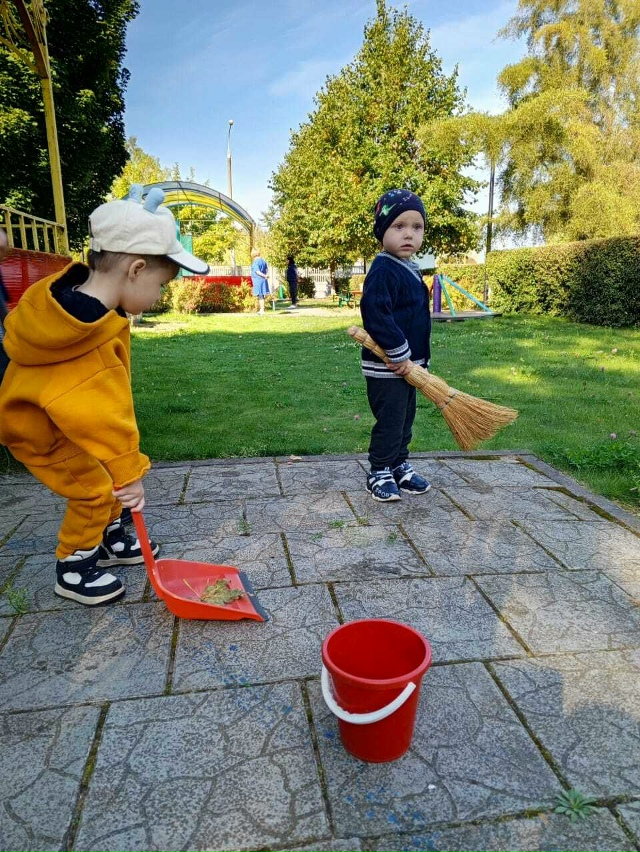 Воспитанники Дубровского детского сада № 4 приняли участие в экологическом субботнике «Зелёная Россия»