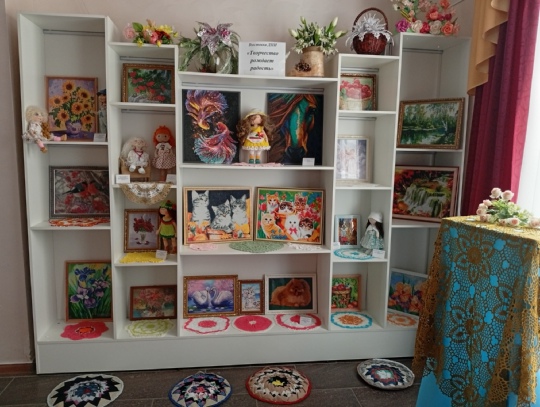 Уникальная выставка творчества пожилых мастеров в Дубровке