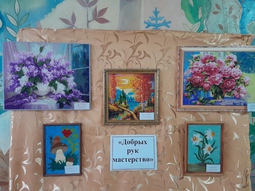 В СП «Рековичский СДК» открылась выставка «Добрых рук мастерство»