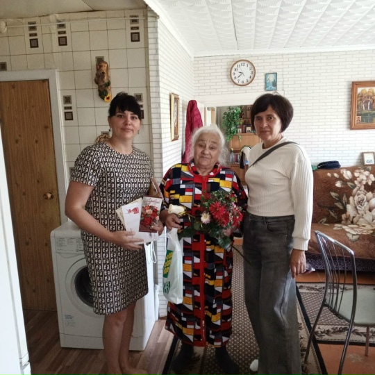 Жительницу Дубровского района поздравили с 95-летием