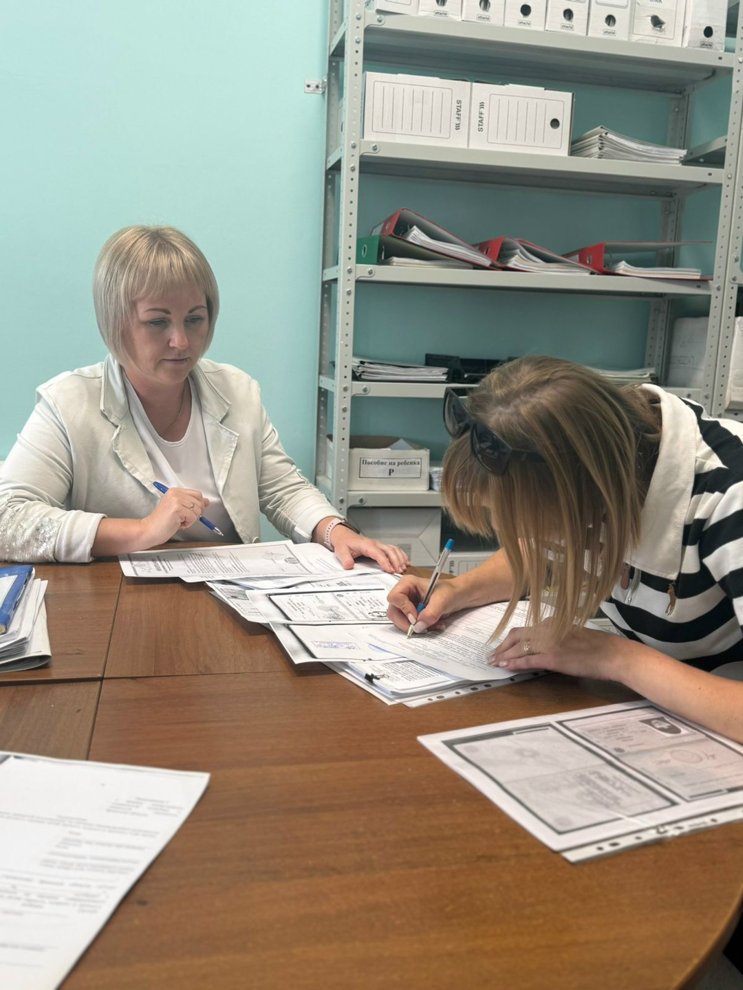 Сотрудники ГКУ «ОСЗН Дубровского района» оказывают помощь в распоряжении средствами маткапитала