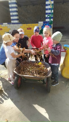 Воспитанники Дубровского детского сада № 2 приняли участие во Всероссийском субботнике «Зелёная Россия»