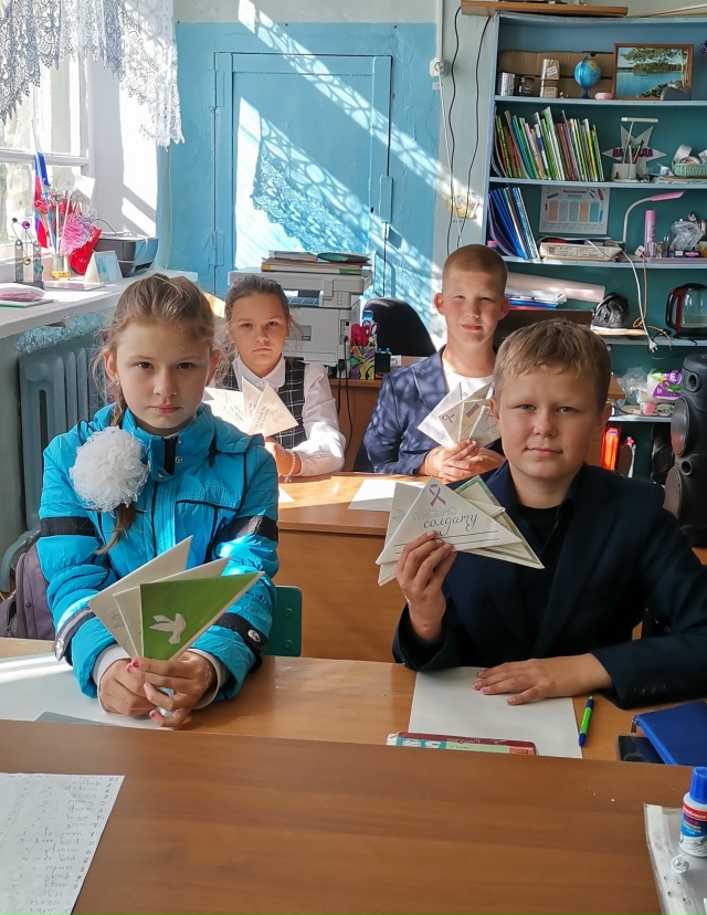 Учащиеся Рябчинской СОШ приняли участие во Всероссийской патриотической акции «Письмо солдату»