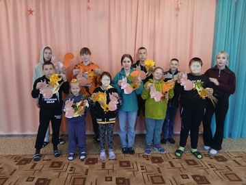 В ГБУ КЦСОН Дубровского района состоялся мастер-класс по изготовлению осенних поделок