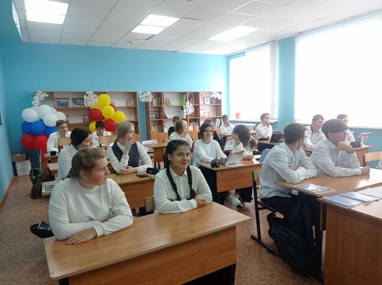 Для учащихся Сещинской СОШ прошли тематические «Разговоры о важном»  