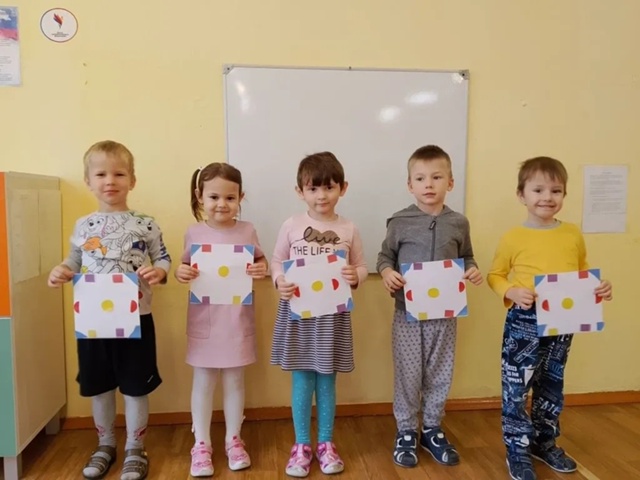 Для воспитанников Дубровского детского сада № 2 прошло звнятие по аппликации