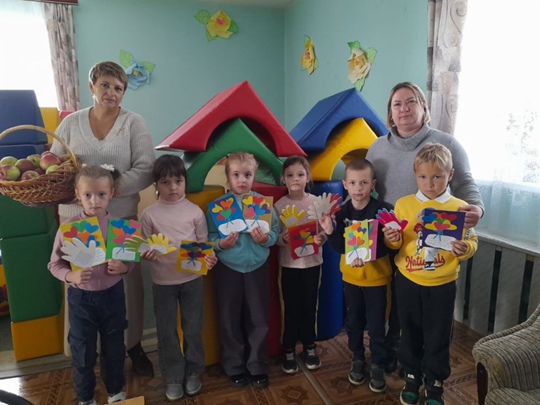 Воспитанники Дубровского детского сада № 2 поздравили граждан пожилого возраста