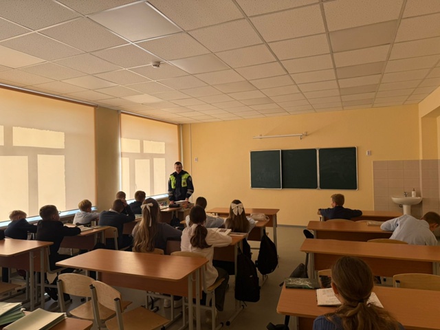 Жуковские автоинспекторы провели профилактическое занятие с подростками