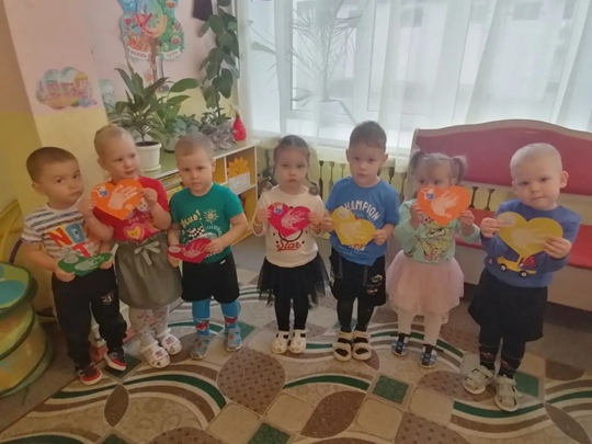 Воспитанники Дубровского детского сада № 2 сделали подарки своим отцам