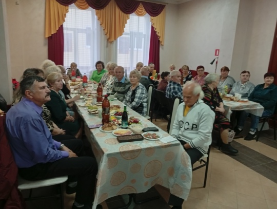 В Дубровке состоялся вечер отдыха для пожилых людей «Осень — пора золотая»