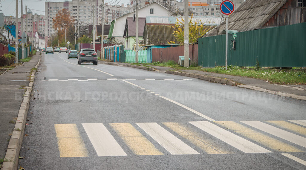 В Брянске на улице Малыгина сделали 4 пешеходных перехода